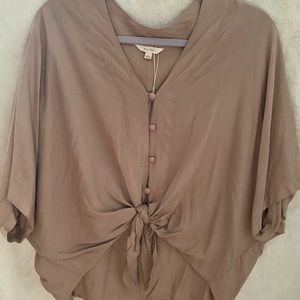 Cute button down top that ties in the front.